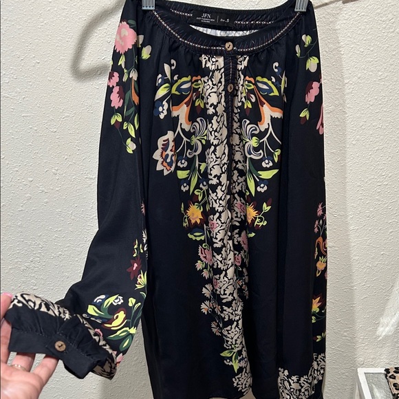JPN Women's Black Floral Blouse - Picture 1 of 5
